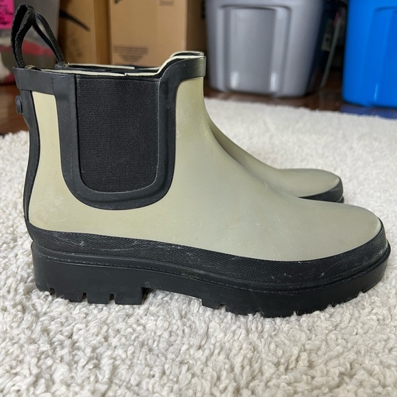 Women’s Size 8 Green/Black Ankle Rain Boots - Picture 8 of 10